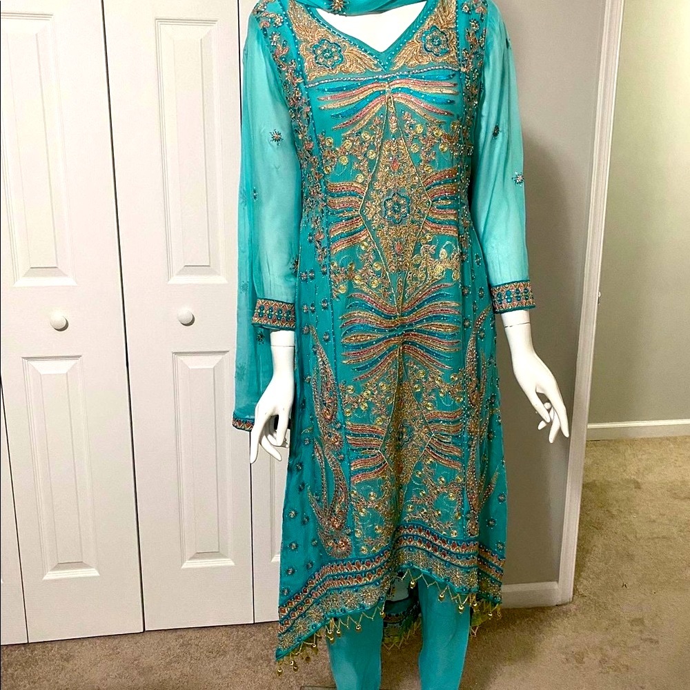 Pakistani/indian formal dresses - Picture 1 of 5